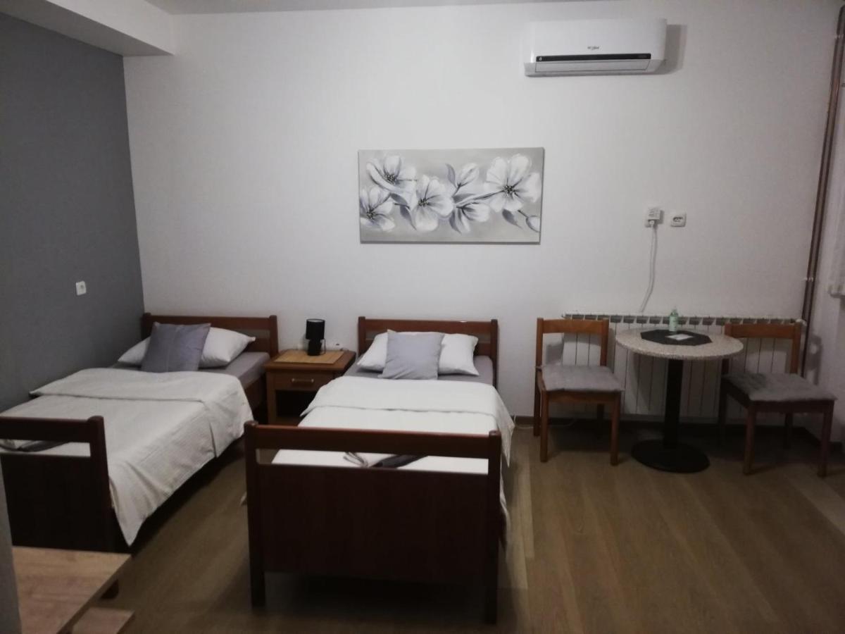 Guest House Lucija Buzin ภายนอก รูปภาพ