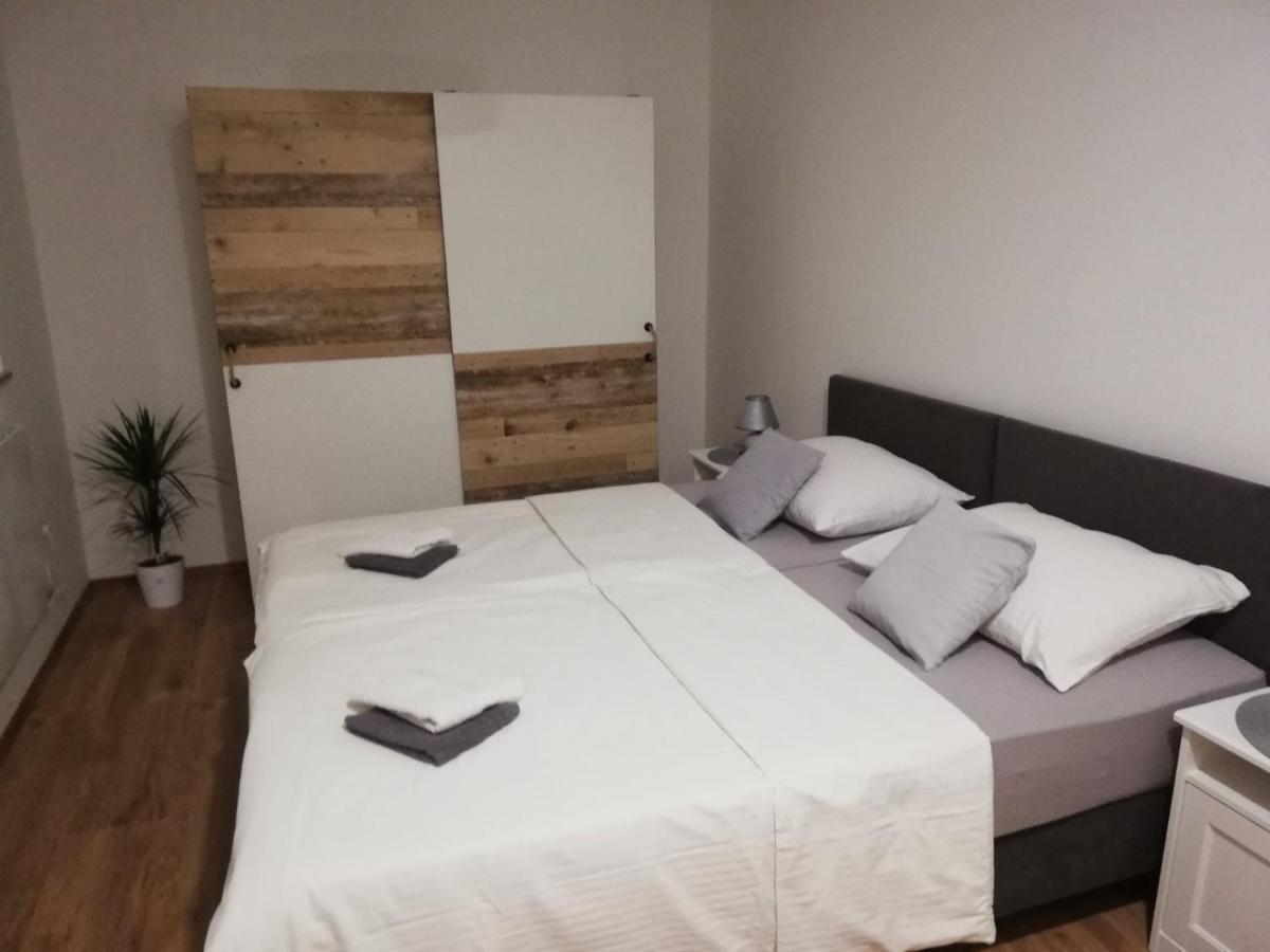 Guest House Lucija Buzin ภายนอก รูปภาพ