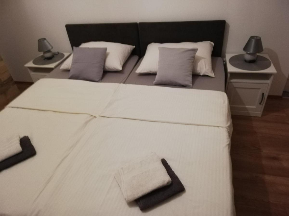 Guest House Lucija Buzin ภายนอก รูปภาพ
