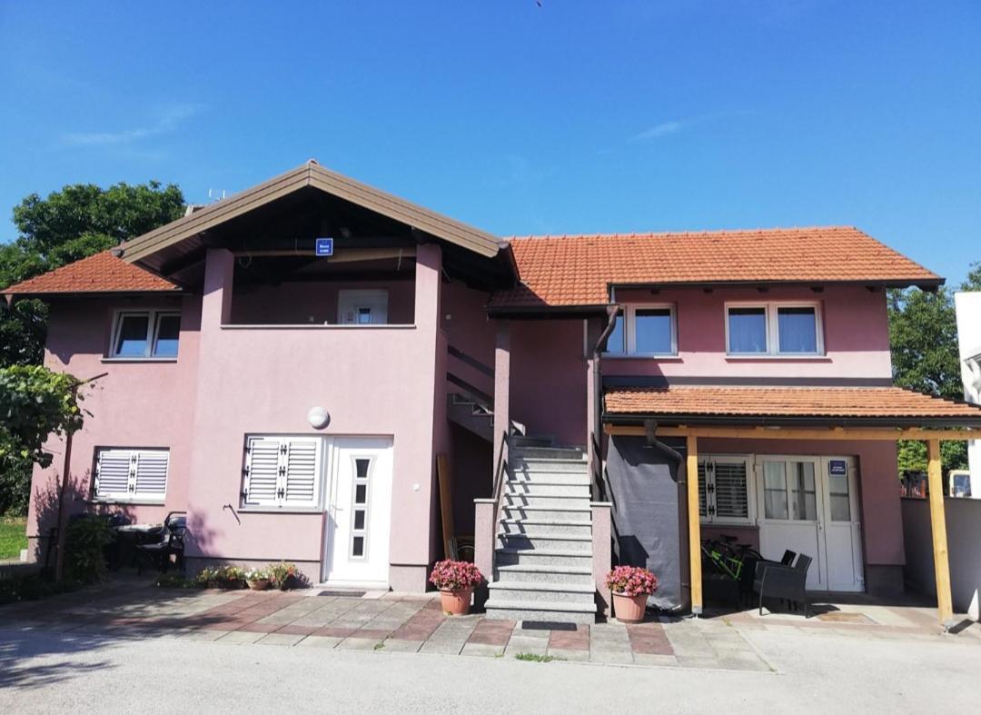 Guest House Lucija Buzin ภายนอก รูปภาพ